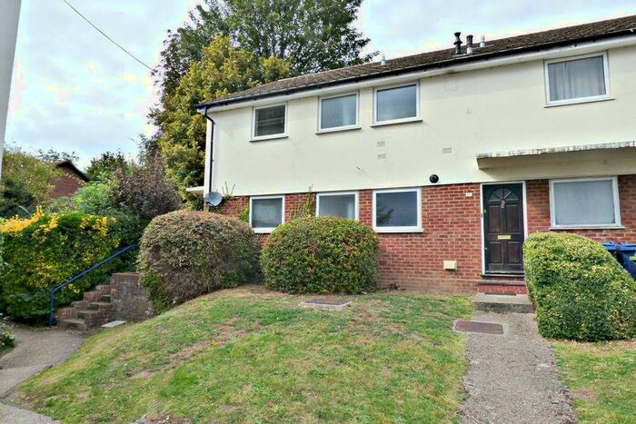 2 Bedroom Maisonette To Rent In Eastwood Court, Marlow, SL7