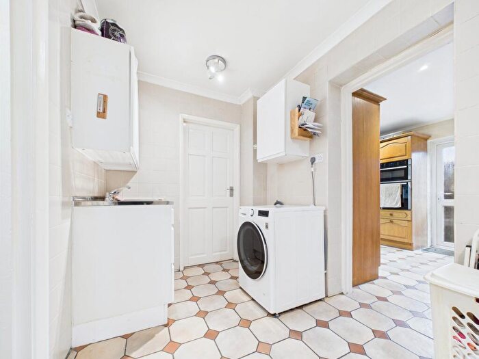 4 Bedroom End Of Terrace House For Sale In Cecil Aldin Drive, Tilehurst, Reading, RG31