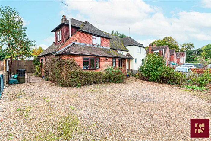 3 Bedroom Semi-Detached House For Sale In The Village, Finchampstead, Wokingham, RG40