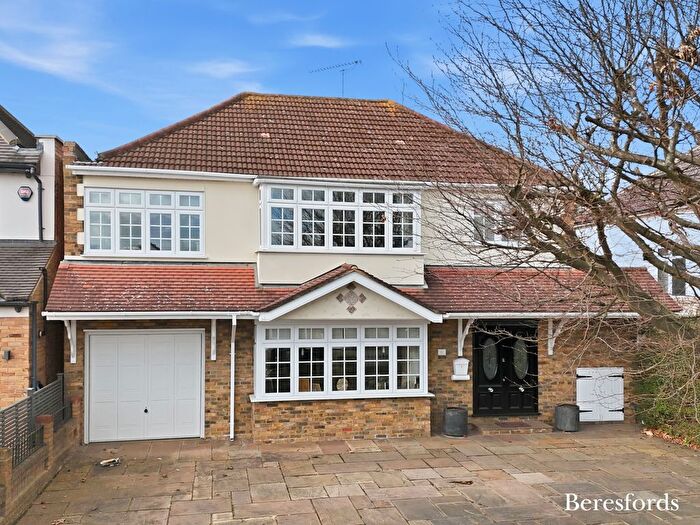 4 Bedroom Detached House For Sale In Wingletye Lane, Hornchurch, RM11