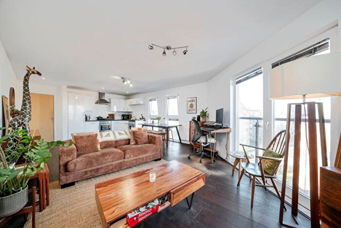 1 Bedroom Flat For Sale In Amhurst Road, Hackney, E8