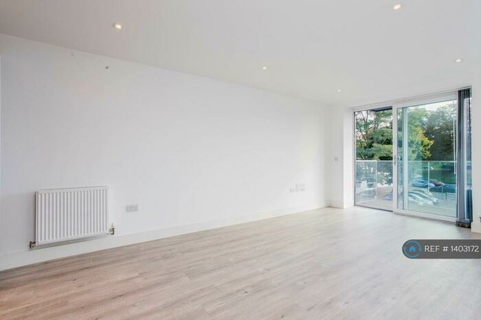 2 Bedroom Flat To Rent In Sapphire House, Orpington, BR6