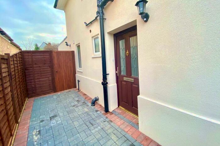 3 Bedroom House To Rent In St George`s Crescent, SL1