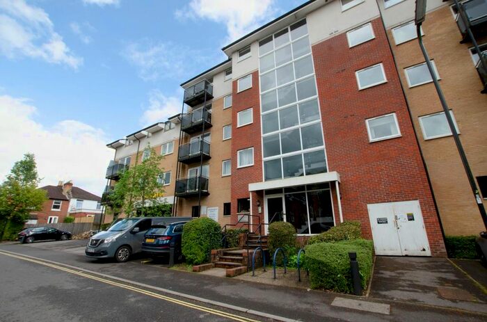 2 Bedroom Flat To Rent In Seacole Gardens, Shirley, Southampton, SO16