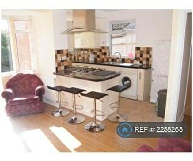 4 Bedroom Semi-Detached House To Rent In Landseer Road, Leicester, LE2