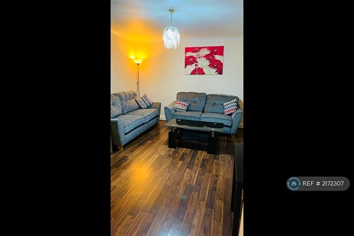 2 Bedroom Flat To Rent In Chapel Road, Sale, M33