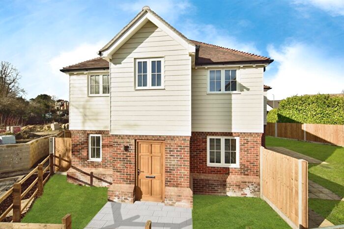4 Bedroom Detached House For Sale In Roundwell Park, Bearsted, Maidstone, ME14