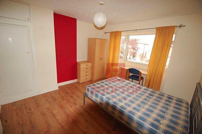 3 Bedroom House To Rent In Langdale Avenue, Leeds, LS6