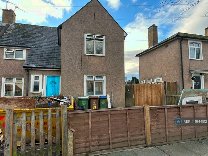 4 Bedroom Semi-Detached House To Rent In Burnell Avenue, Welling, DA16