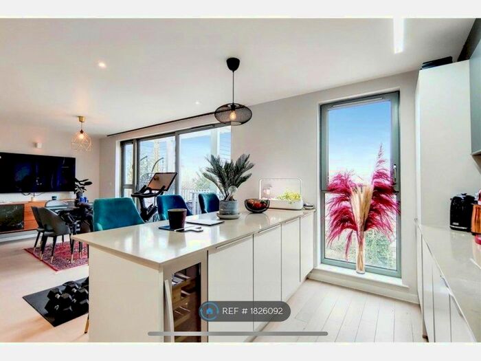 2 Bedroom Flat To Rent In Tottenham Lane, London, N8