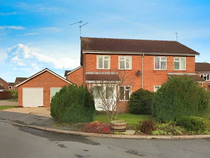 3 Bedroom Semi-Detached House To Rent In Willow Road, Stamford, PE9