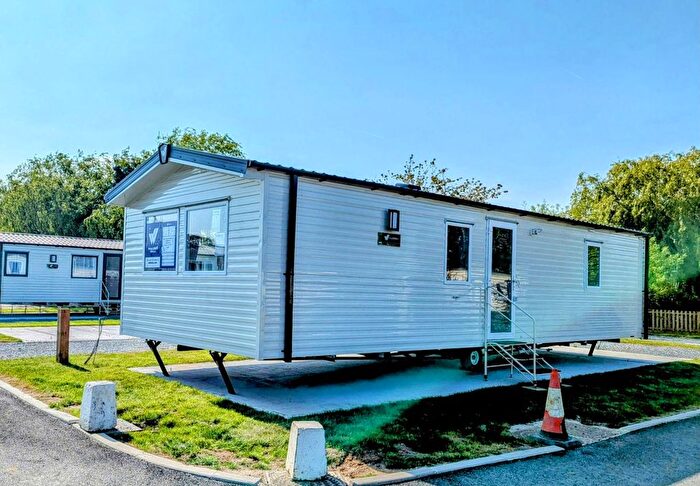 2 Bedroom Mobile/park Home For Sale In Main Road, St. Lawrence, Southminster, CM0