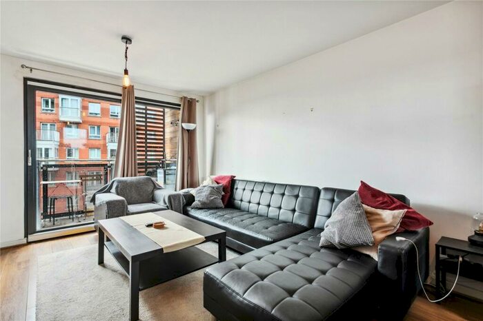 2 Bedroom Flat To Rent In Hornsey Street, Islington, N7