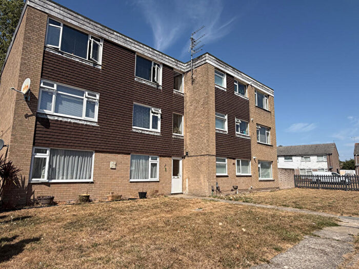 2 Bedroom Flat For Sale In Freshwater Drive, Hamworthy, Poole, BH15