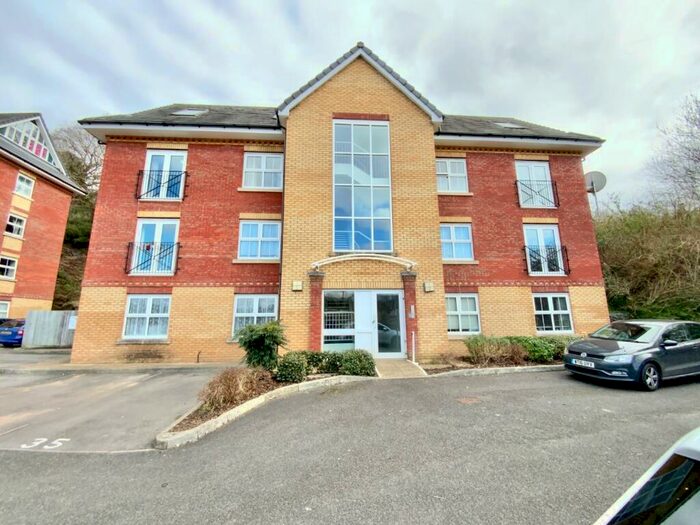 2 Bedroom Flat To Rent In Bull Lane, Crews Hole, Bristol, BS5