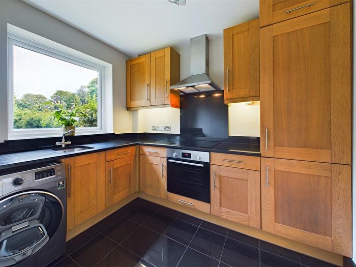 1 Bedroom Flat To Rent In Broom Road, Teddington, TW11