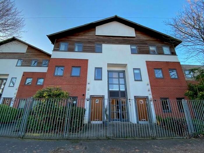 2 Bedroom Flat To Rent In Cavendish Road, Didsbury, Manchester, M20