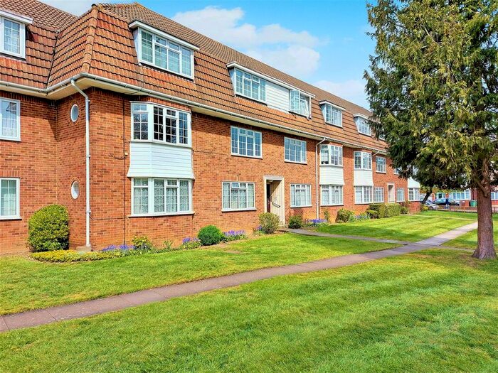 2 Bedroom Flat To Rent In Hemingford Road, Cheam, SM3