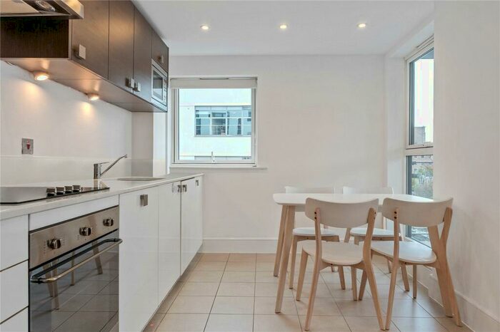 2 Bedroom Apartment For Sale In Shepherdess Walk, Islington, London, N1