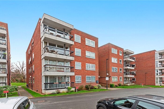 3 Bedroom Flat For Sale In Hendon Lane, Greenacres Hendon Lane, N3