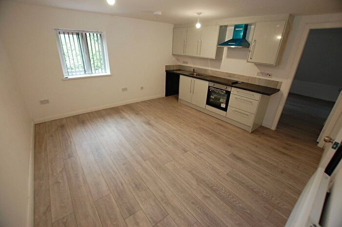 1 Bedroom Flat To Rent In Canterbury Street, Ashton-Under-Lyne, Greater Manchester, OL6