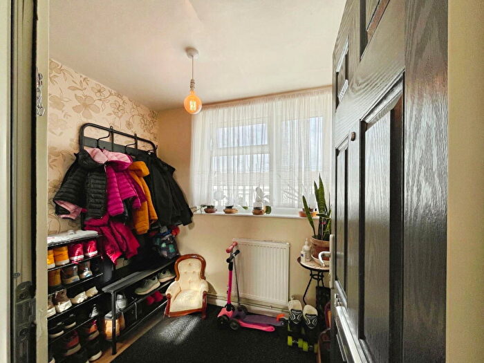 2 Bedroom Flat For Sale In Five Acres, Harlow, CM18