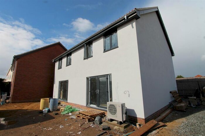 3 Bedroom Semi-Detached House To Rent In North Walsham Road, Sprowston, Norwich, NR6