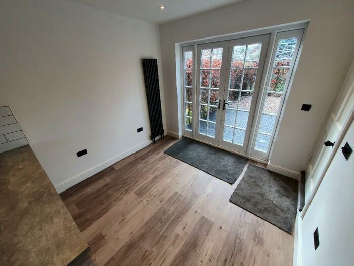 2 Bedroom End Of Terrace House To Rent In The Square, Birmingham, B17