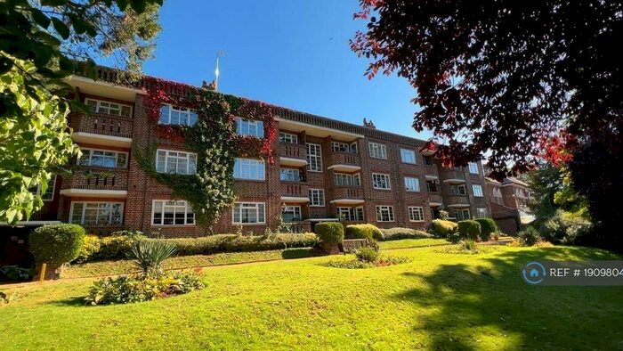 2 Bedroom Flat To Rent In The Mount, Luton, LU3