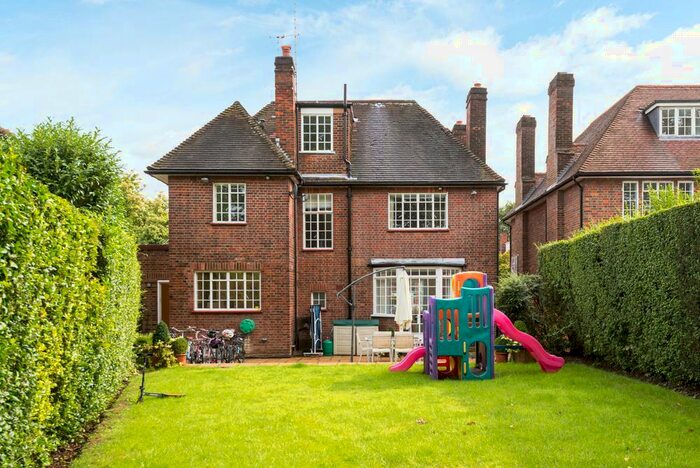 6 Bedroom Detached House To Rent In Holne Chase, Hampstead Garden Suburb, N2