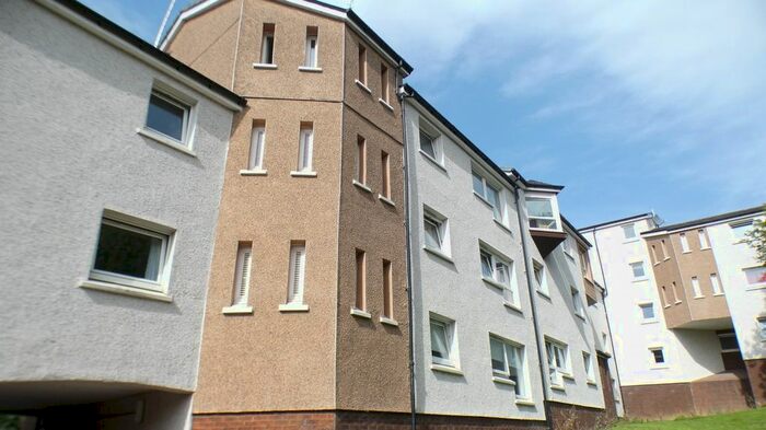 3 Bedroom Flat To Rent In Dunchattan Street, Glasgow, G31