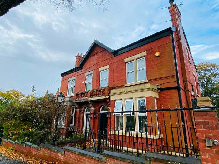 4 Bedroom Semi-Detached House For Sale In Mottram Road, Stalybridge, SK15