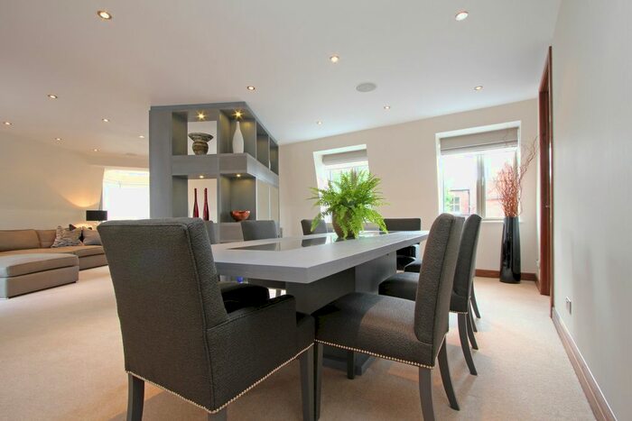 3 Bedroom Flat To Rent In Holbein Place, London, SW1W