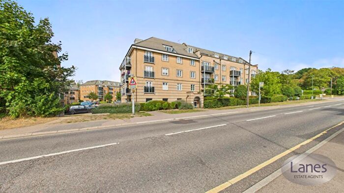 2 Bedroom Flat For Sale In Constables Way, Kingsmead Court, Hertford, SG13