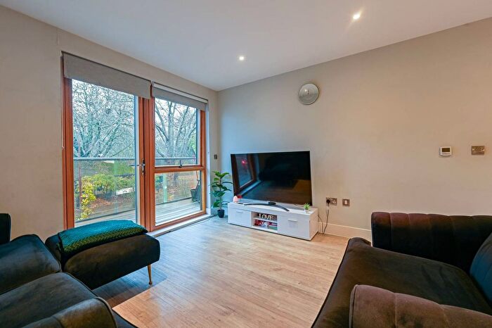 1 Bedroom Flat For Sale In Kings Arms Court, East Acton Lane, East Acton, London, W3