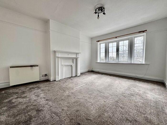 2 Bedroom Flat To Rent In Goring Road, Worthing, BN12