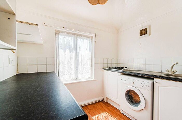 1 Bedroom Flat For Sale In Halsbury Road West, Harrow, Northolt, UB5