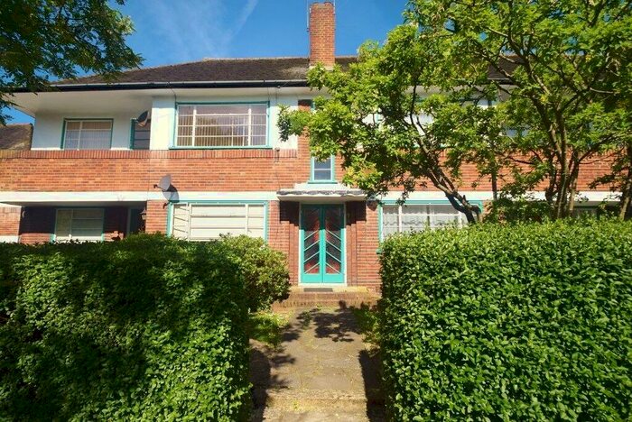 2 Bedroom Flat To Rent In Ossulton Way, Hampstead Garden Suburb, N2