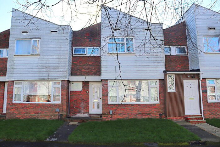 3 Bedroom Terraced House For Sale In Lulworth Close, Farnborough, GU14