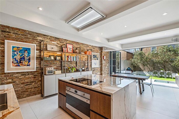 5 Bedroom Terraced House To Rent In Gayville Road, SW11