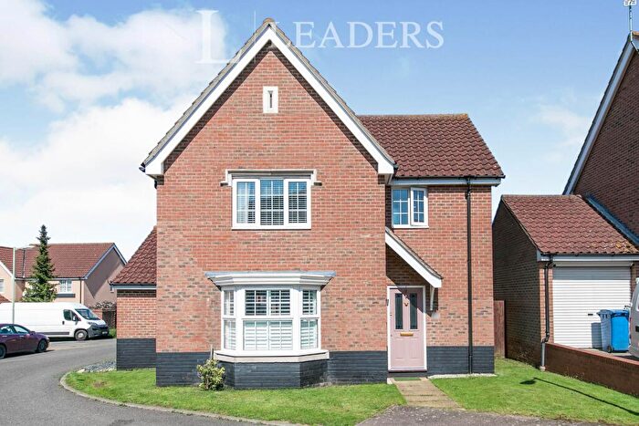 3 Bedroom House To Rent In Oak Eggar Chase, Pinewood, IP8