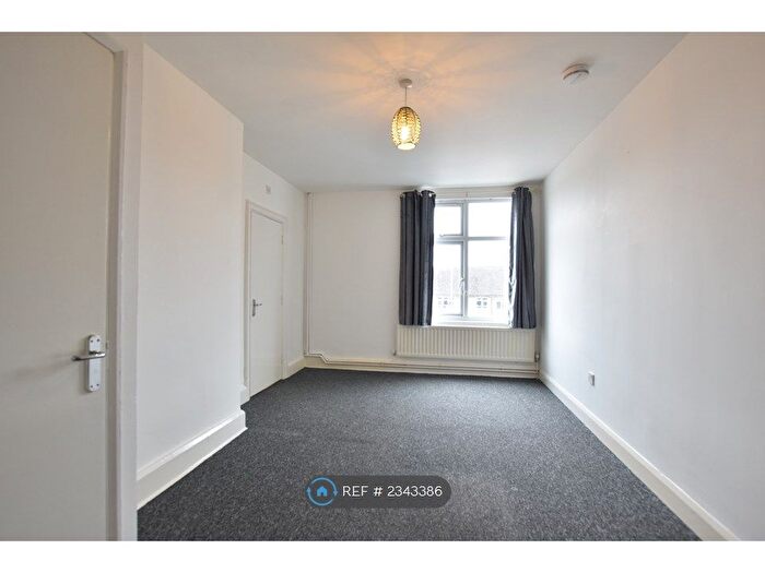 1 Bedroom Flat To Rent In Summerset House, Luton, LU2