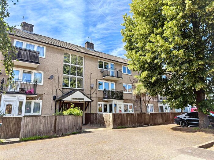 2 Bedroom Flat For Sale In St. Pauls Drive, London, E15
