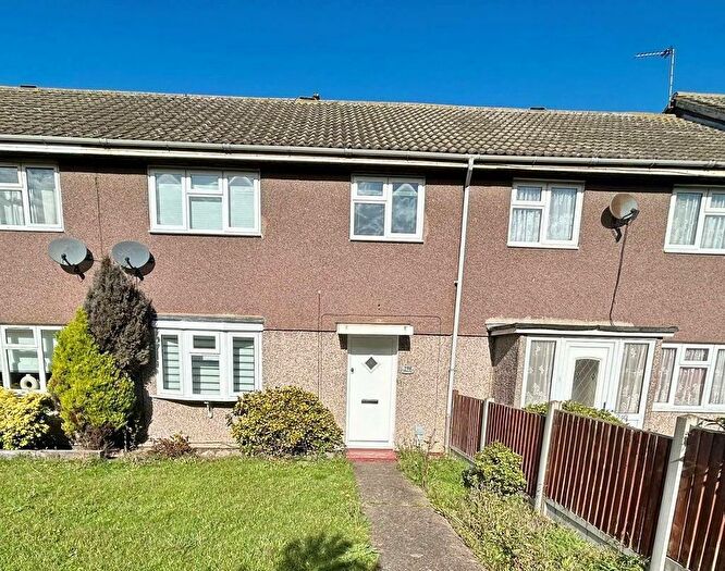 3 Bedroom Terraced House To Rent In Lyndhurst Road, Corringham, Essex, SS17