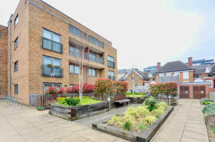 2 Bedroom Flat To Rent In Elbe Street, Sands End, London, SW6