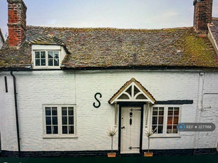 2 Bedroom Semi-Detached House To Rent In West St, Hook, RG29