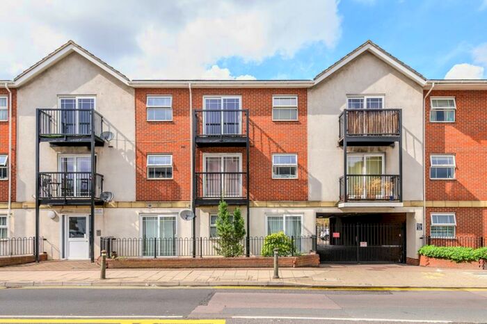 2 Bedroom Flat To Rent In Croydon Road Beckenham, BR3