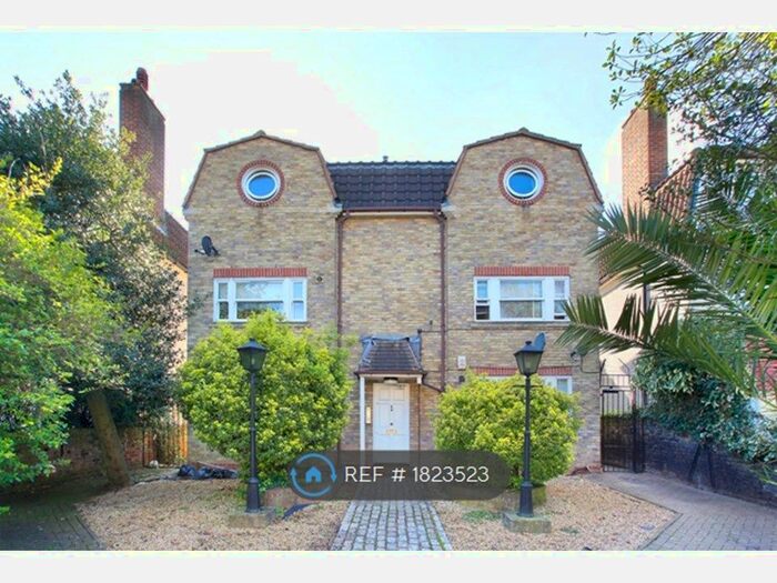 Studio To Rent In Trinity Road, London, SW18