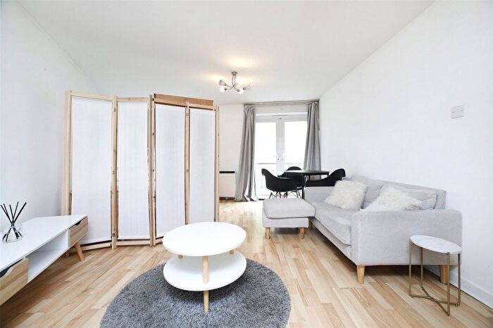 2 Bedroom Flat To Rent In Fountain Court, Lafone Street, London, SE1