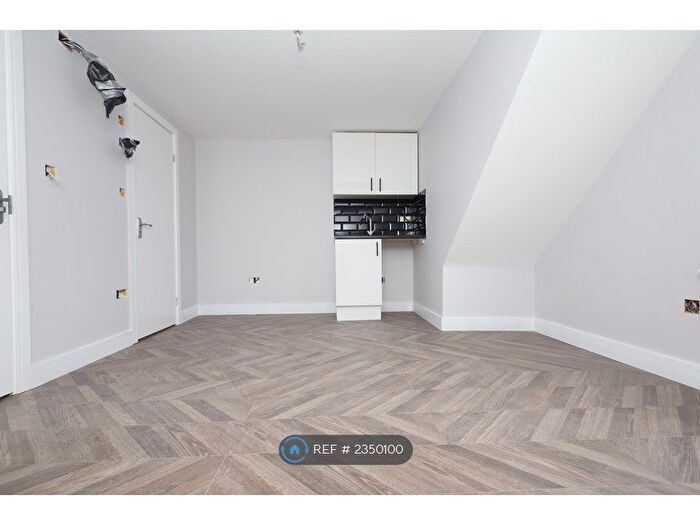 Studio To Rent In Doris Road, Ashford, TW15